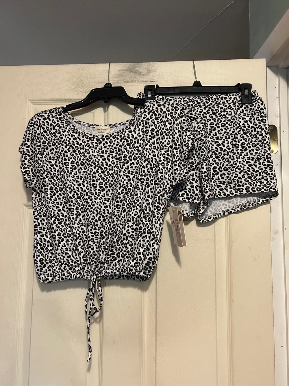 Free Kisses  Black White and Gray Cheetah Print Sleep Set Size Small